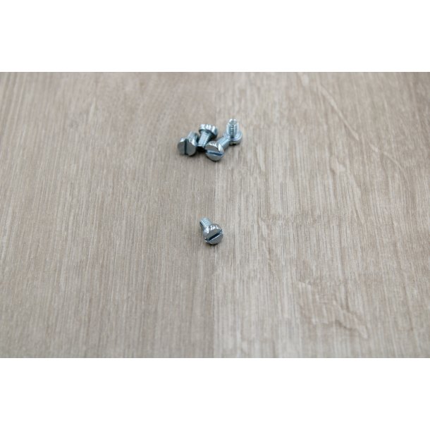 Maskinskrue 4x6 mm
